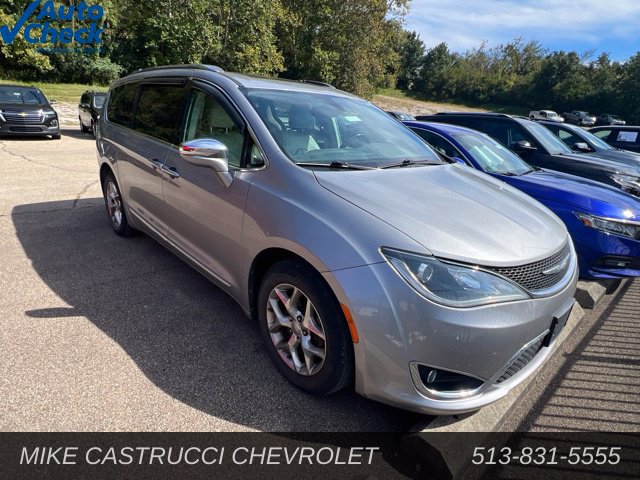 Used 2017 Chrysler Pacifica Limited FWD image 2