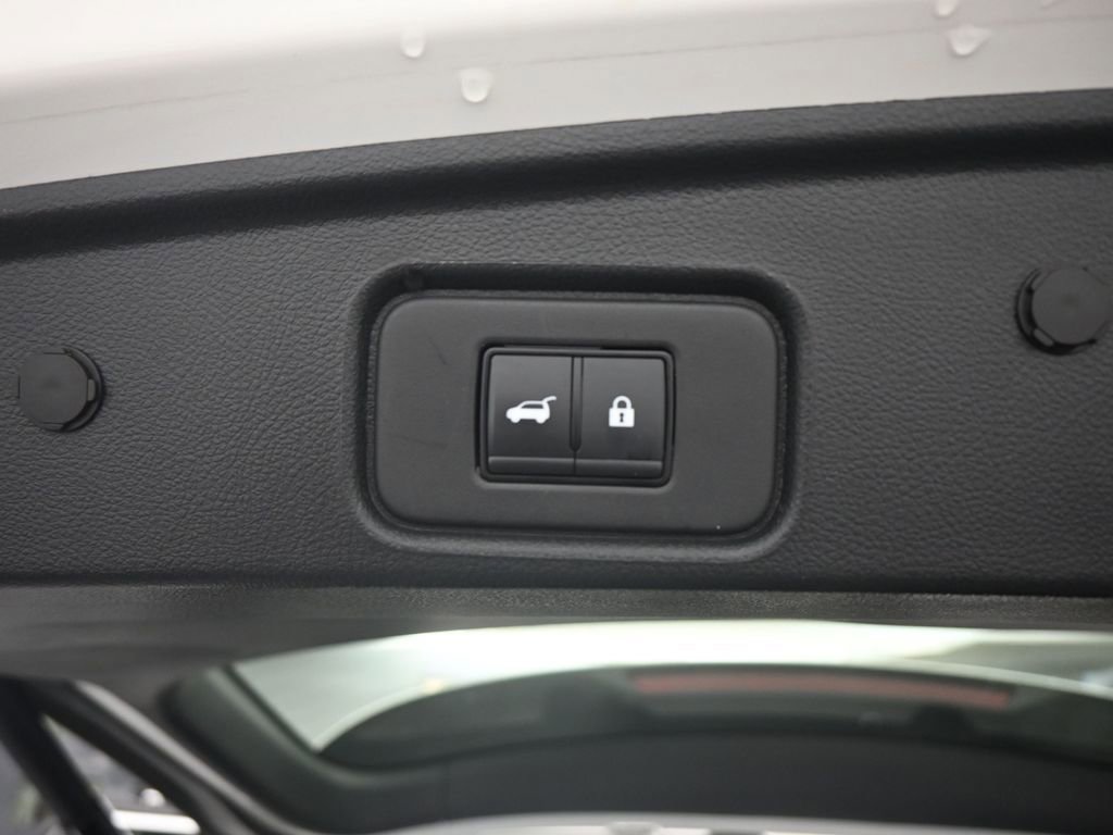 Used 2025 Nissan Pathfinder SV image 20