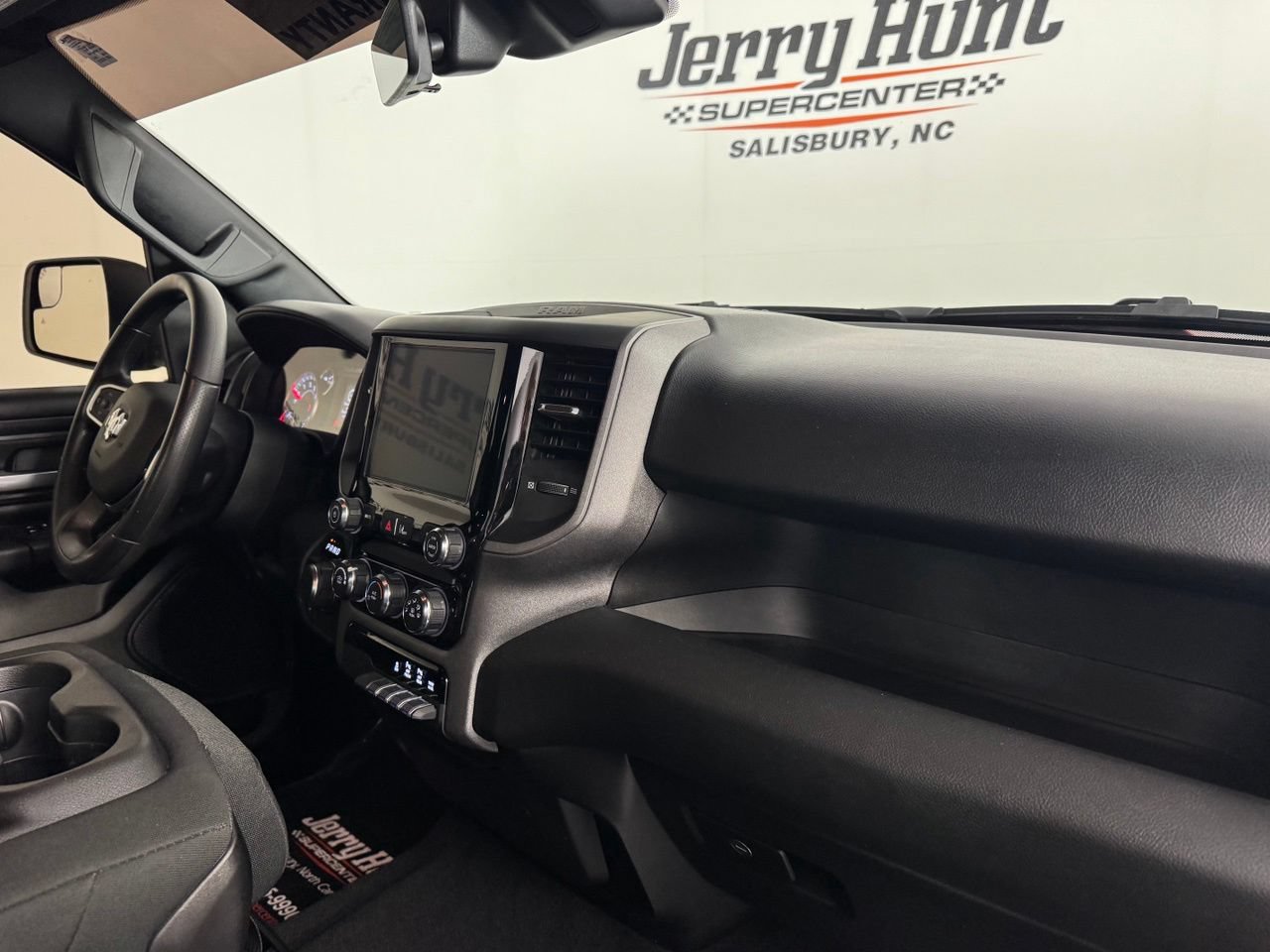 Used 2025 RAM 1500 Tradesman w/ Night Edition AWD/4WD image 34