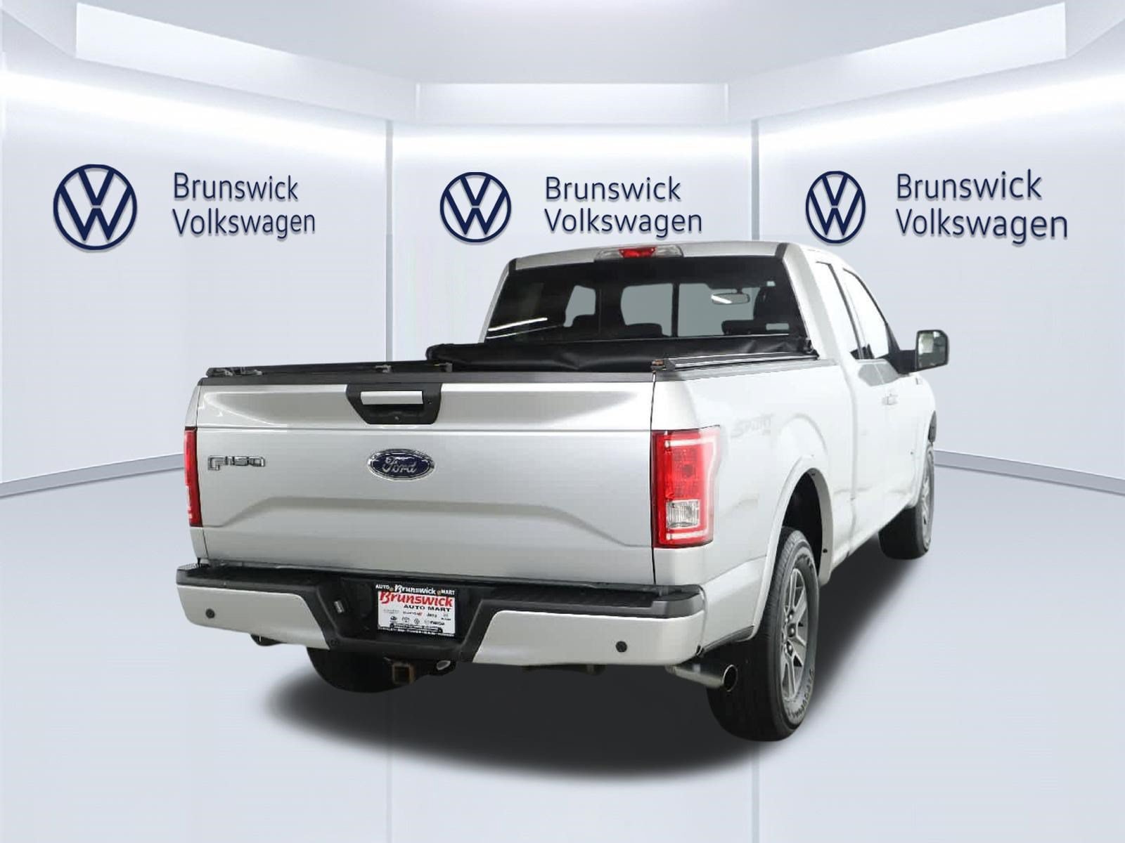 Used 2017 Ford F150 XLT w/ Equipment Group 302A Luxury AWD/4WD image 44