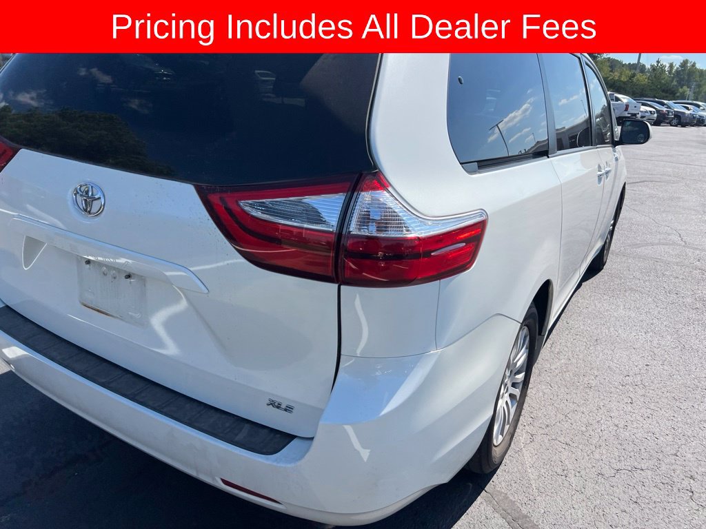 Used 2017 Toyota Sienna XLE FWD image 21