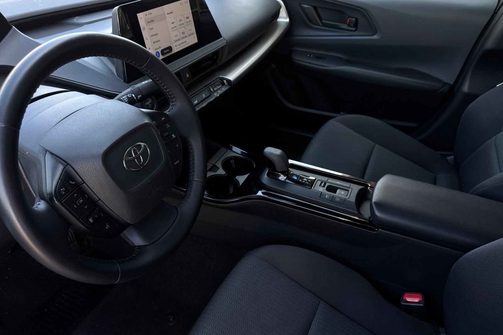 Used 2025 Toyota Prius LE FWD image 10
