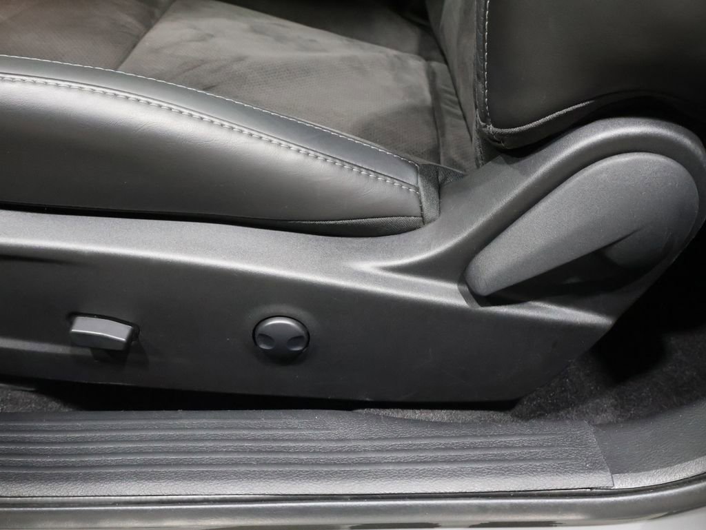 Used 2023 Dodge Challenger R/T w/ Plus Package image 13