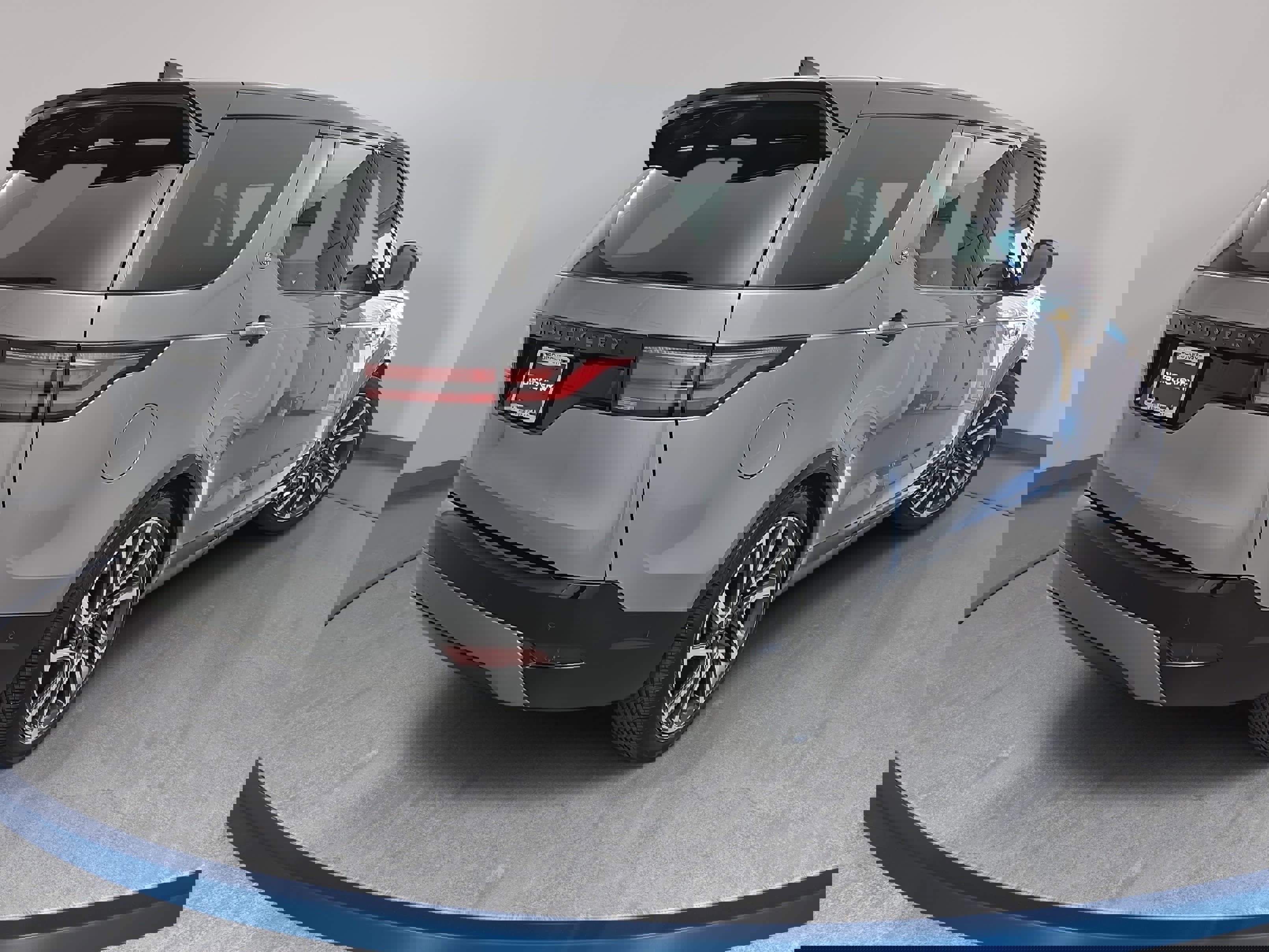 Certified 2025 Land Rover Discovery Dynamic SE image 5