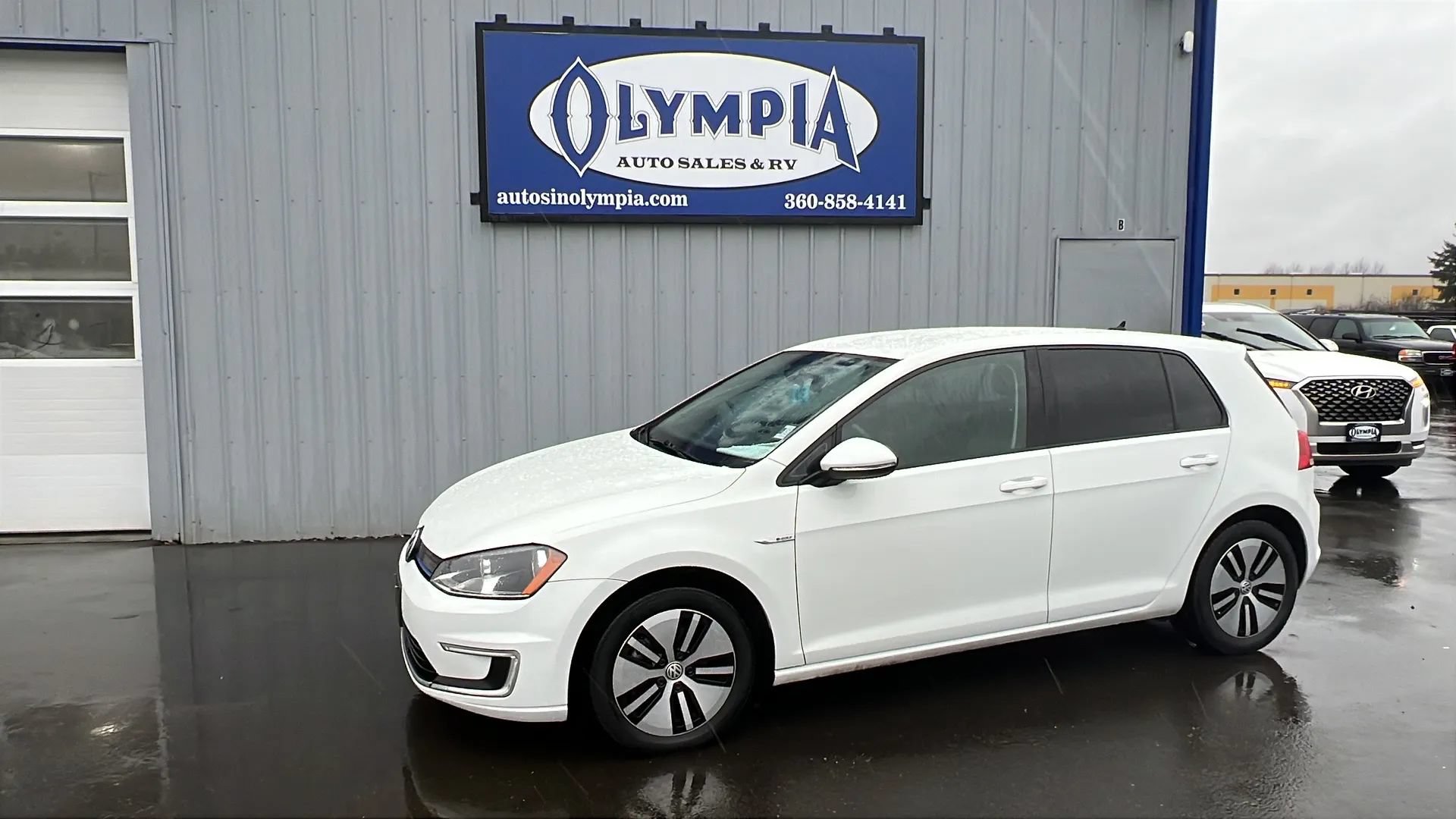 Used 2016 Volkswagen e-Golf SE w/ DC Fast Charging Package FWD image 1