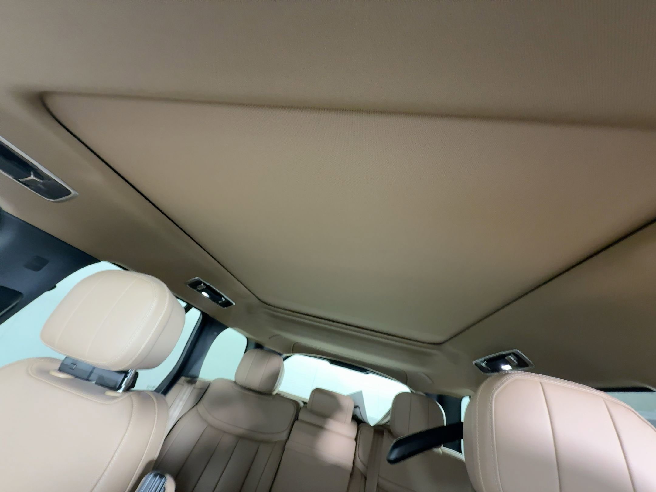 New 2026 Land Rover Range Rover SE image 14