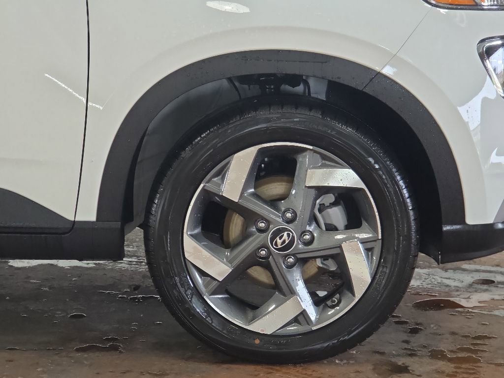 Used 2026 Hyundai Venue SEL FWD image 7