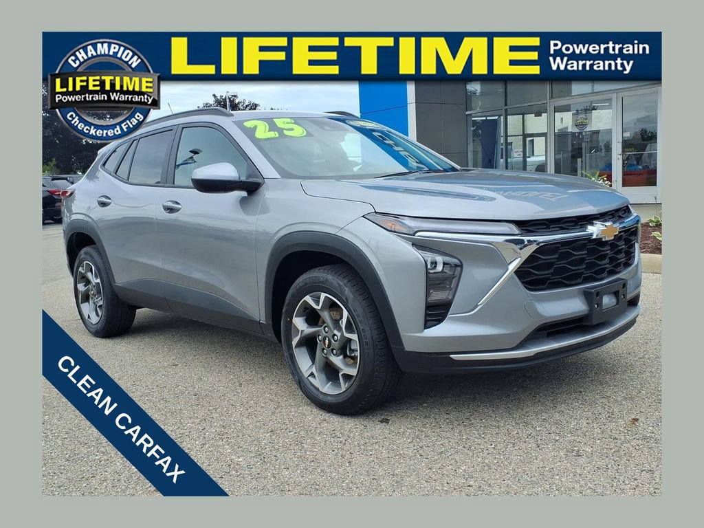 Used 2025 Chevrolet Trax LT FWD image 1