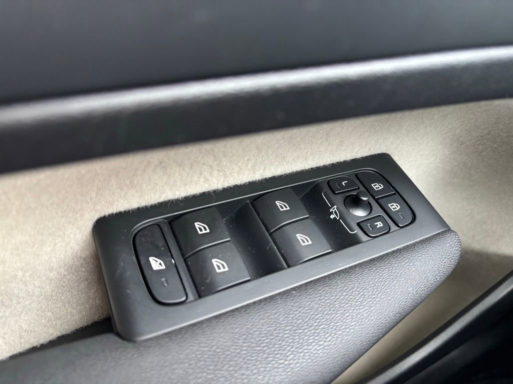 Certified 2023 Volvo XC40 B5 Plus w/ Driver Assist Package image 26