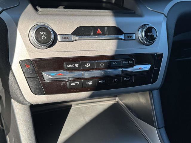 Used 2022 Ford Explorer XLT image 25