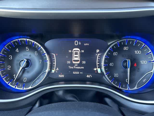 Used 2024 Chrysler Pacifica Touring-L FWD image 28