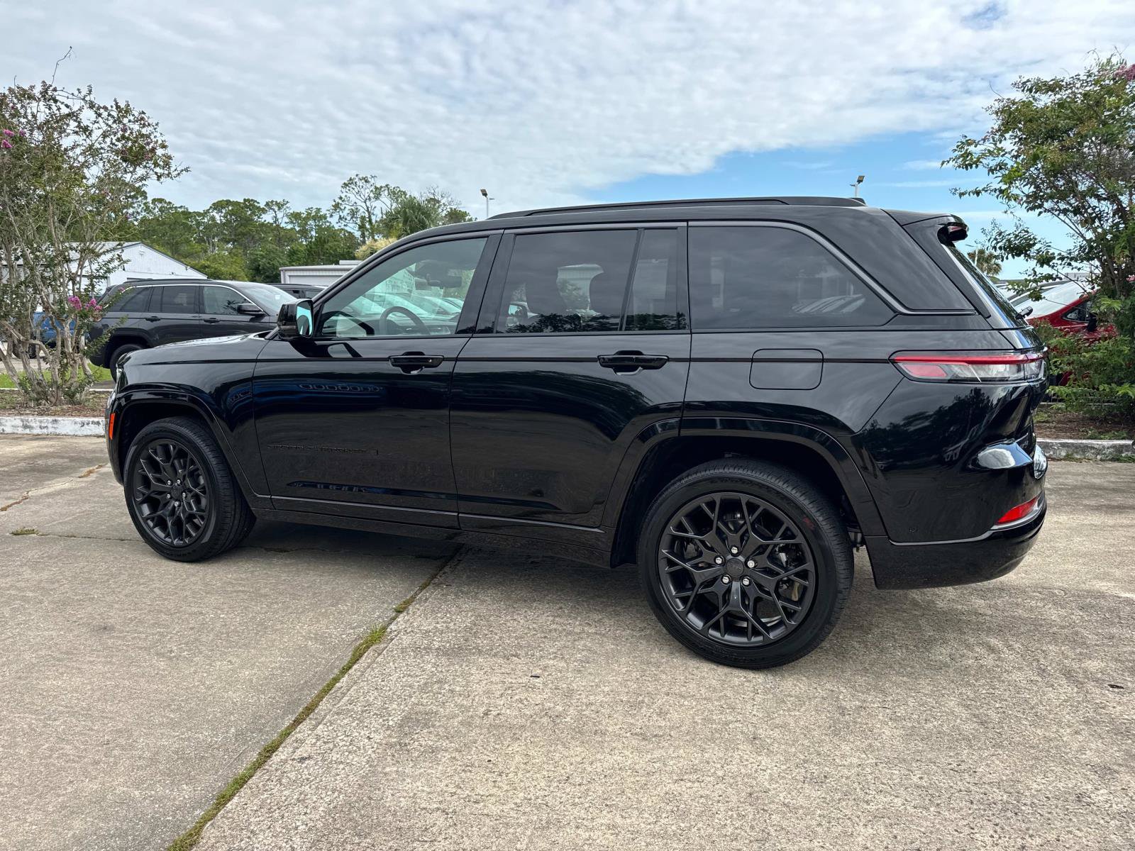 New 2026 Jeep Grand Cherokee Summit w/ Obsidian Package AWD/4WD image 5