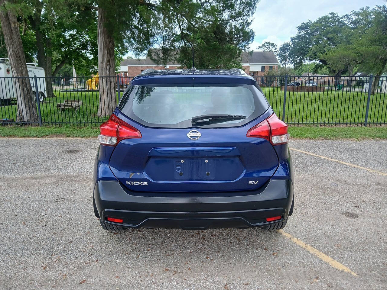 Used 2018 Nissan Kicks SV FWD image 12