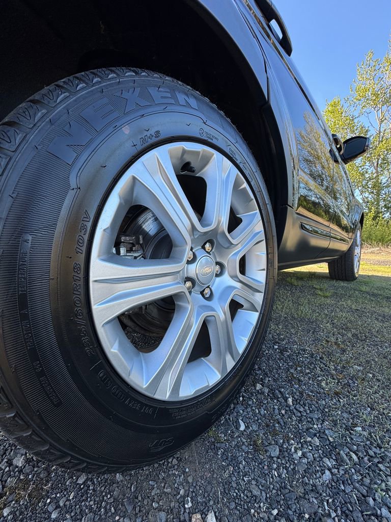 Used 2019 Land Rover Range Rover Evoque SE Premium image 38