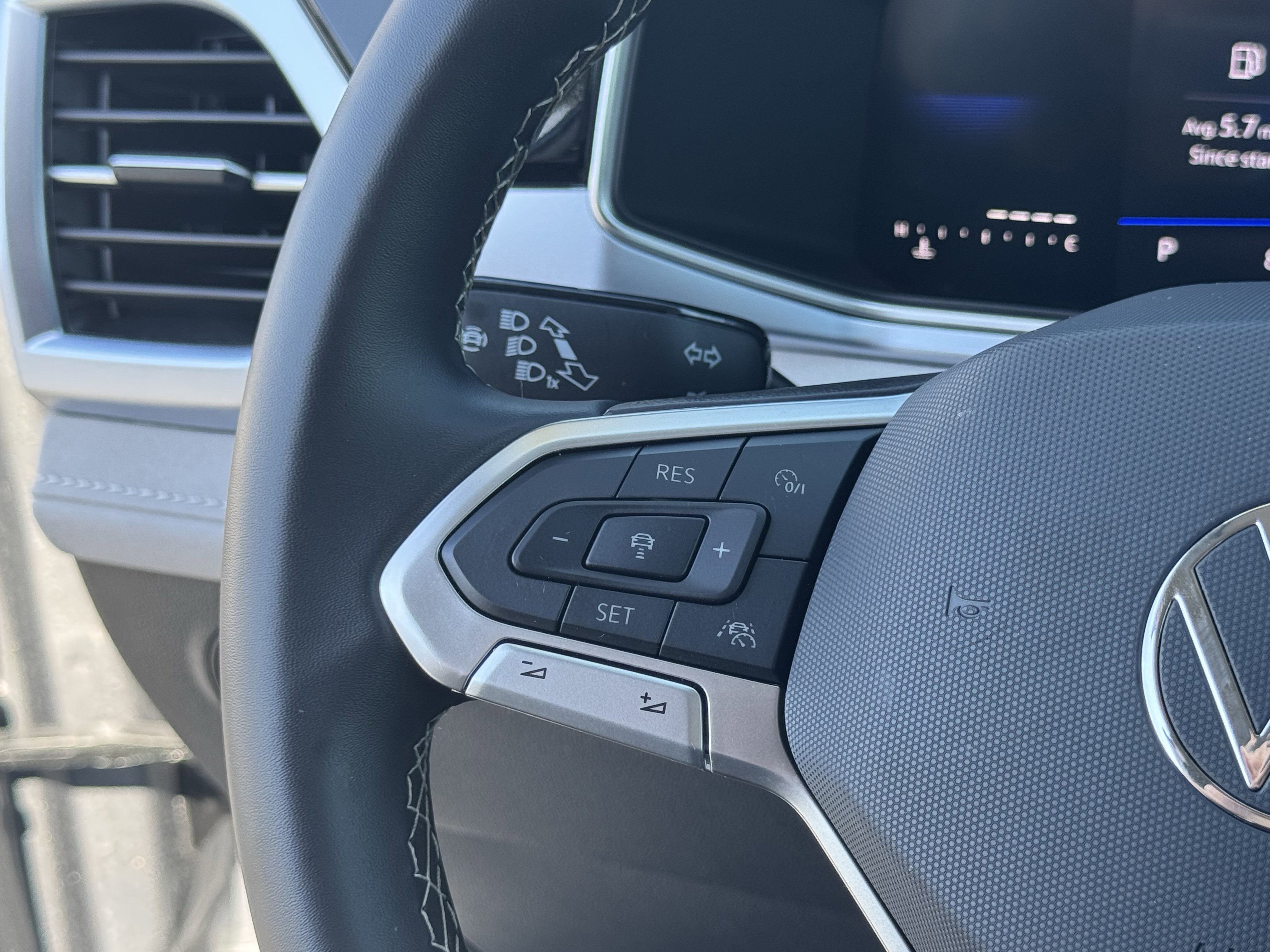 Used 2025 Volkswagen Taos SE image 20