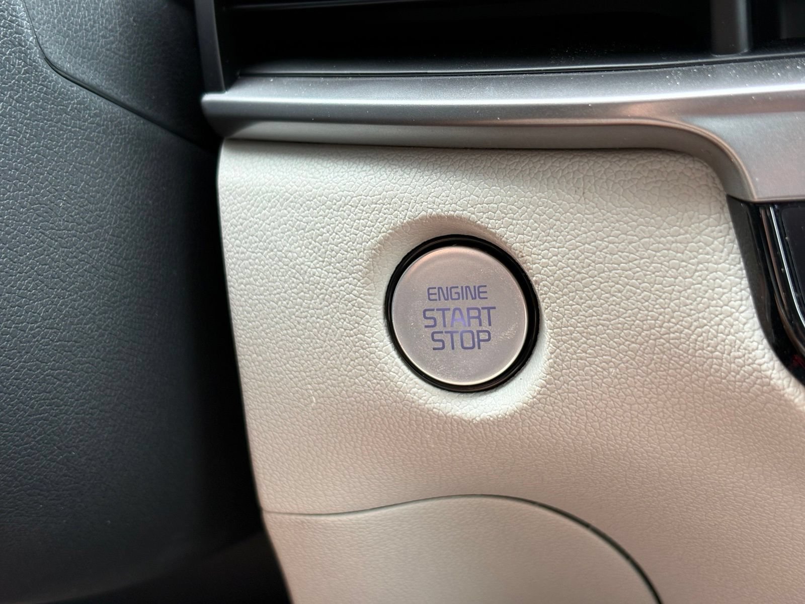 Used 2025 Kia Sorento S FWD image 17