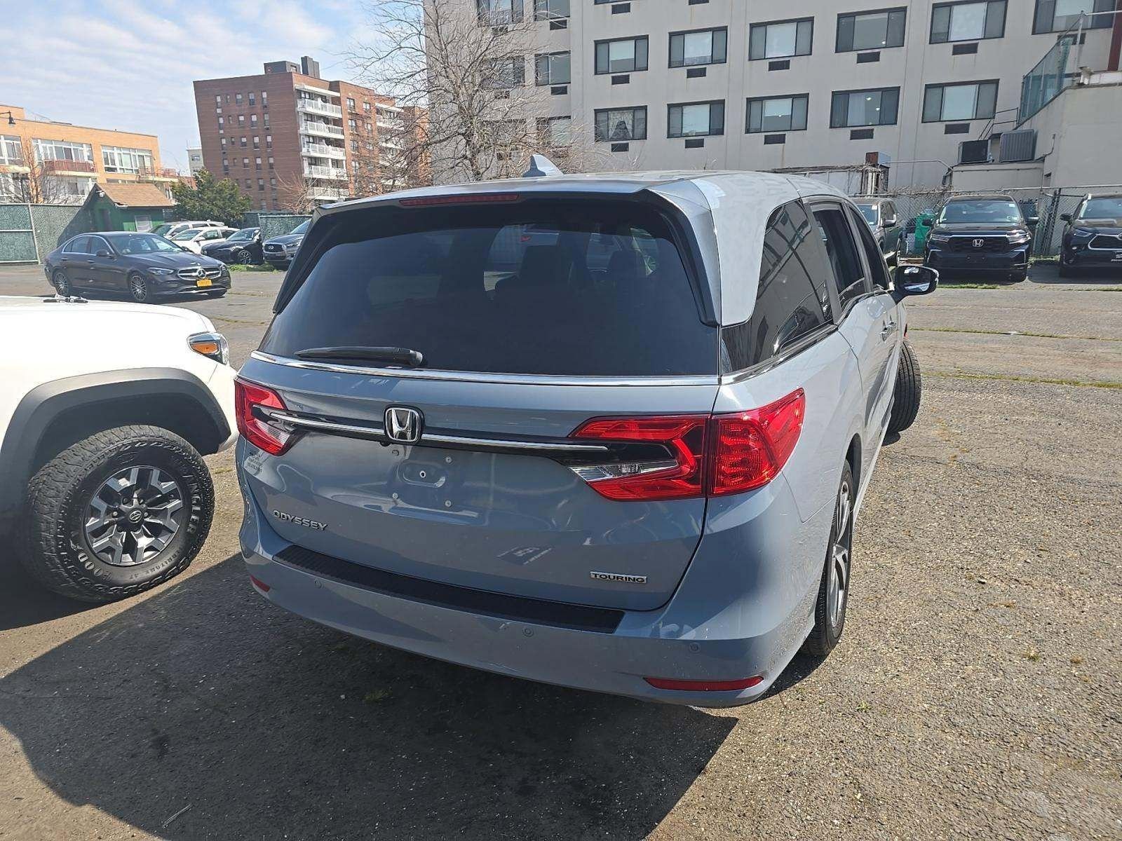 Used 2023 Honda Odyssey Touring image 3