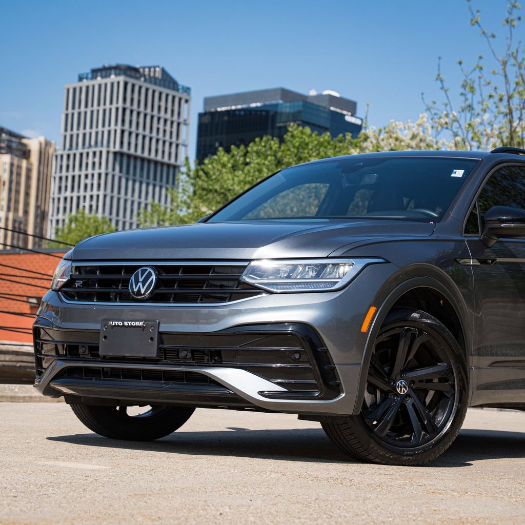 Certified 2023 Volkswagen Tiguan SE R-Line FWD image 2