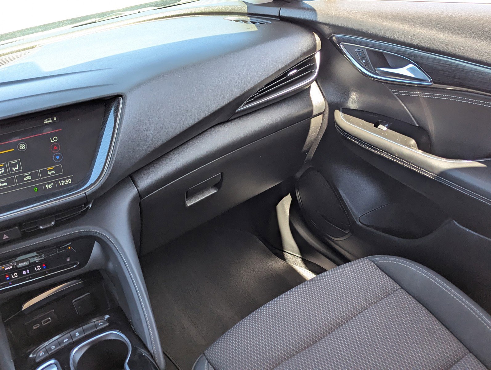 Certified 2023 Buick Envision Preferred w/ Sport Touring Package image 18