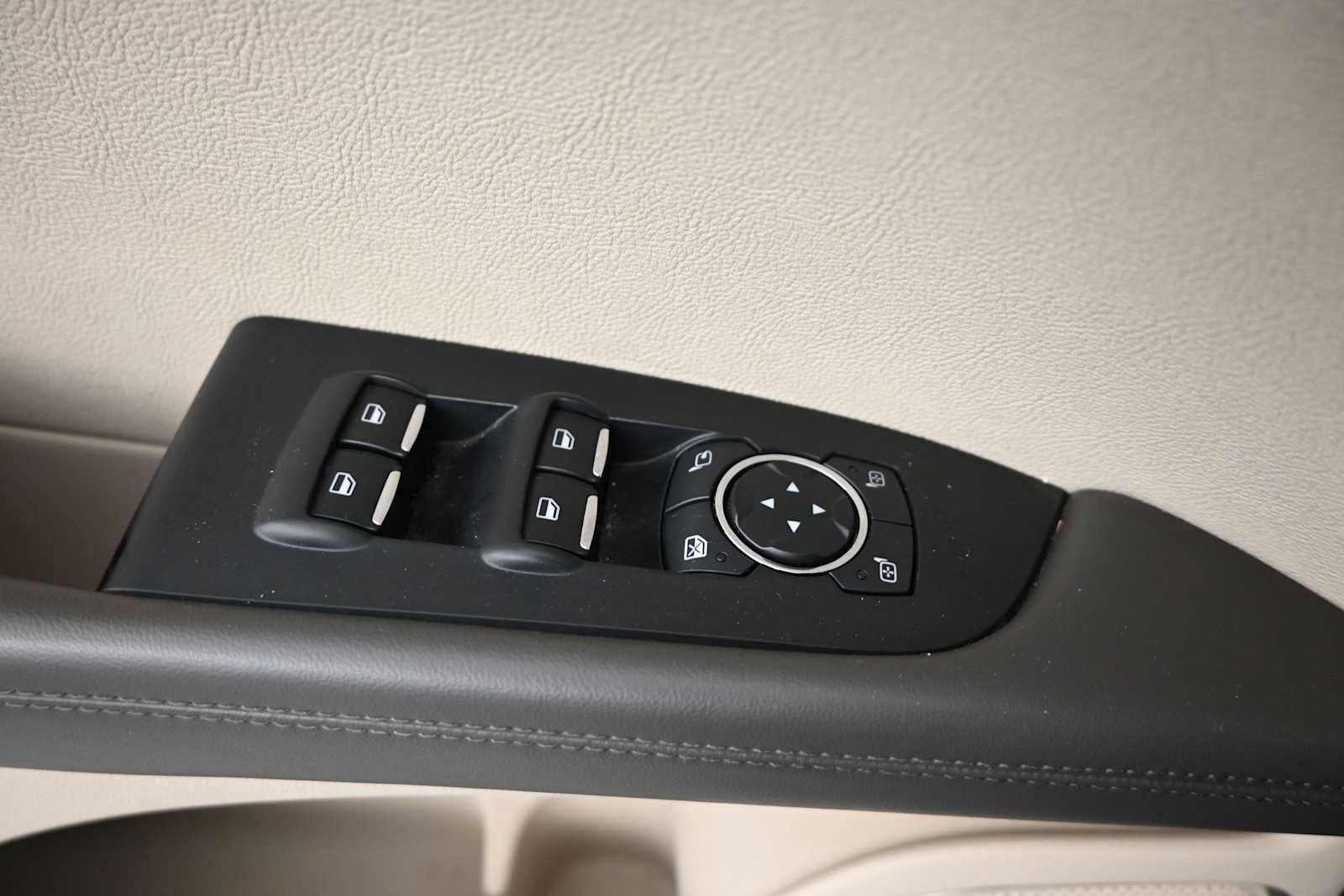 Used 2019 Lincoln Nautilus Select AWD/4WD image 18