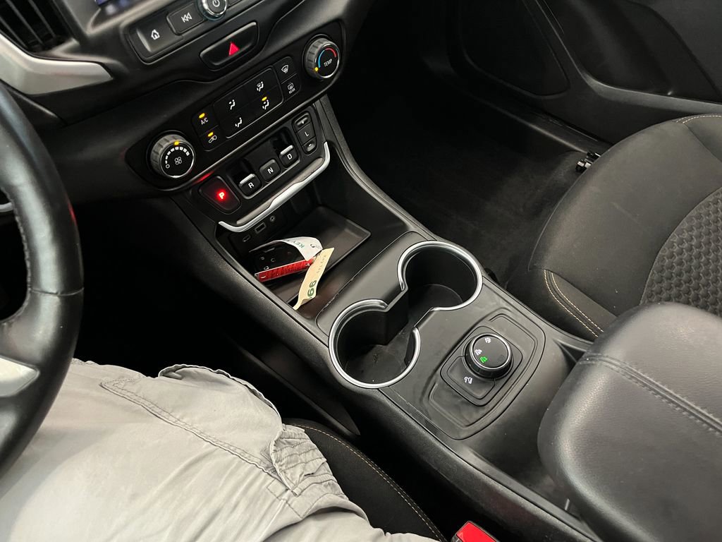 Used 2018 GMC Terrain SLE image 26