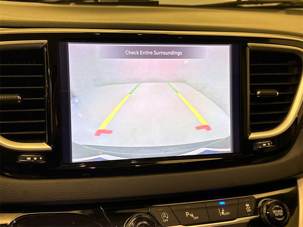 Used 2022 Chrysler Pacifica Touring-L image 27