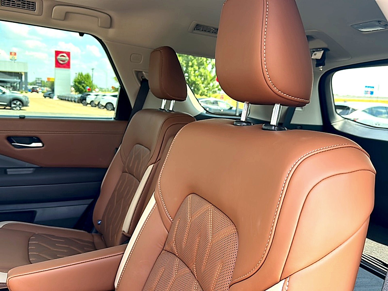 New 2026 Nissan Pathfinder Platinum FWD image 17