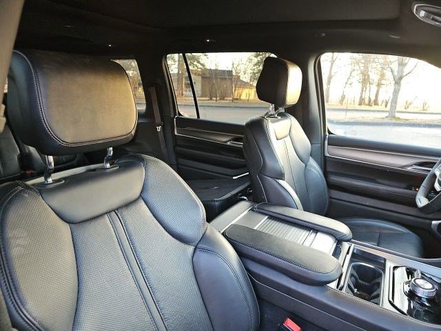 Used 2023 Jeep Wagoneer Series II image 12