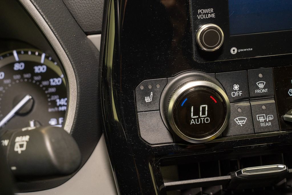 Used 2022 Toyota Highlander XLE image 18