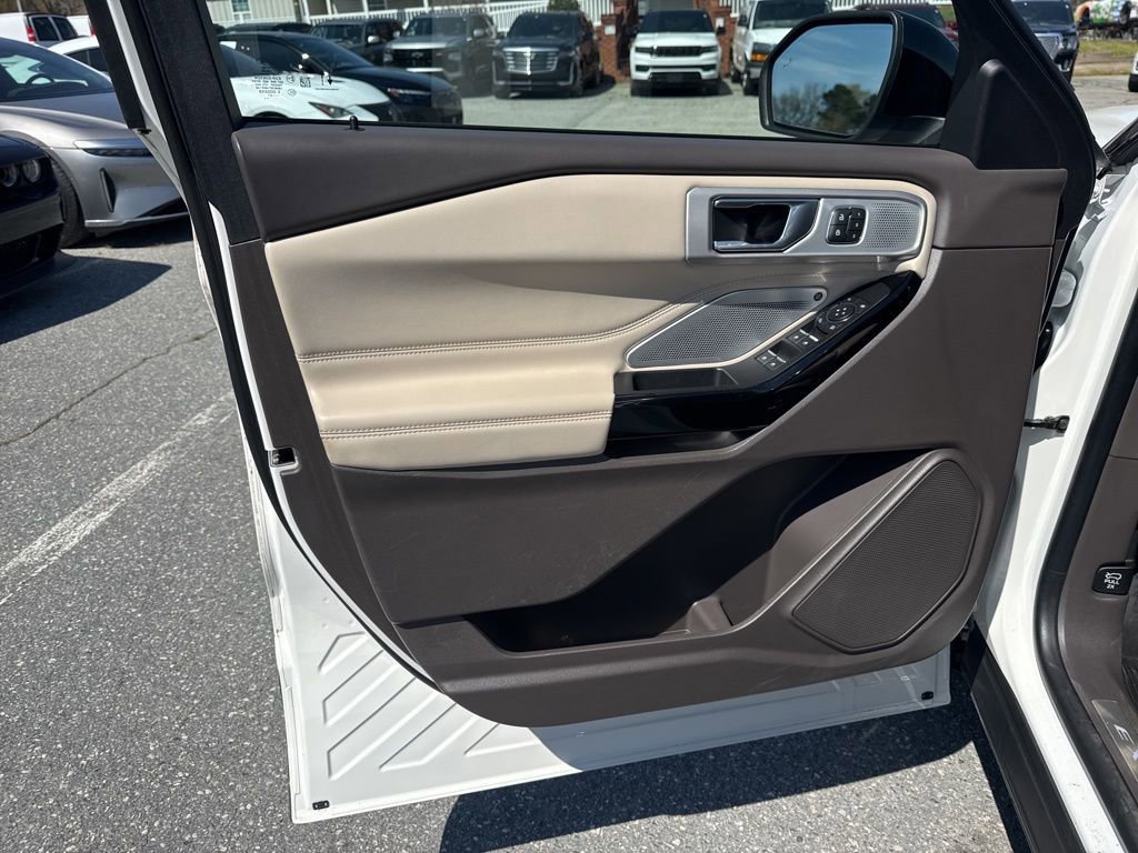 Used 2021 Ford Explorer Platinum w/ Equipment Group 601A image 29