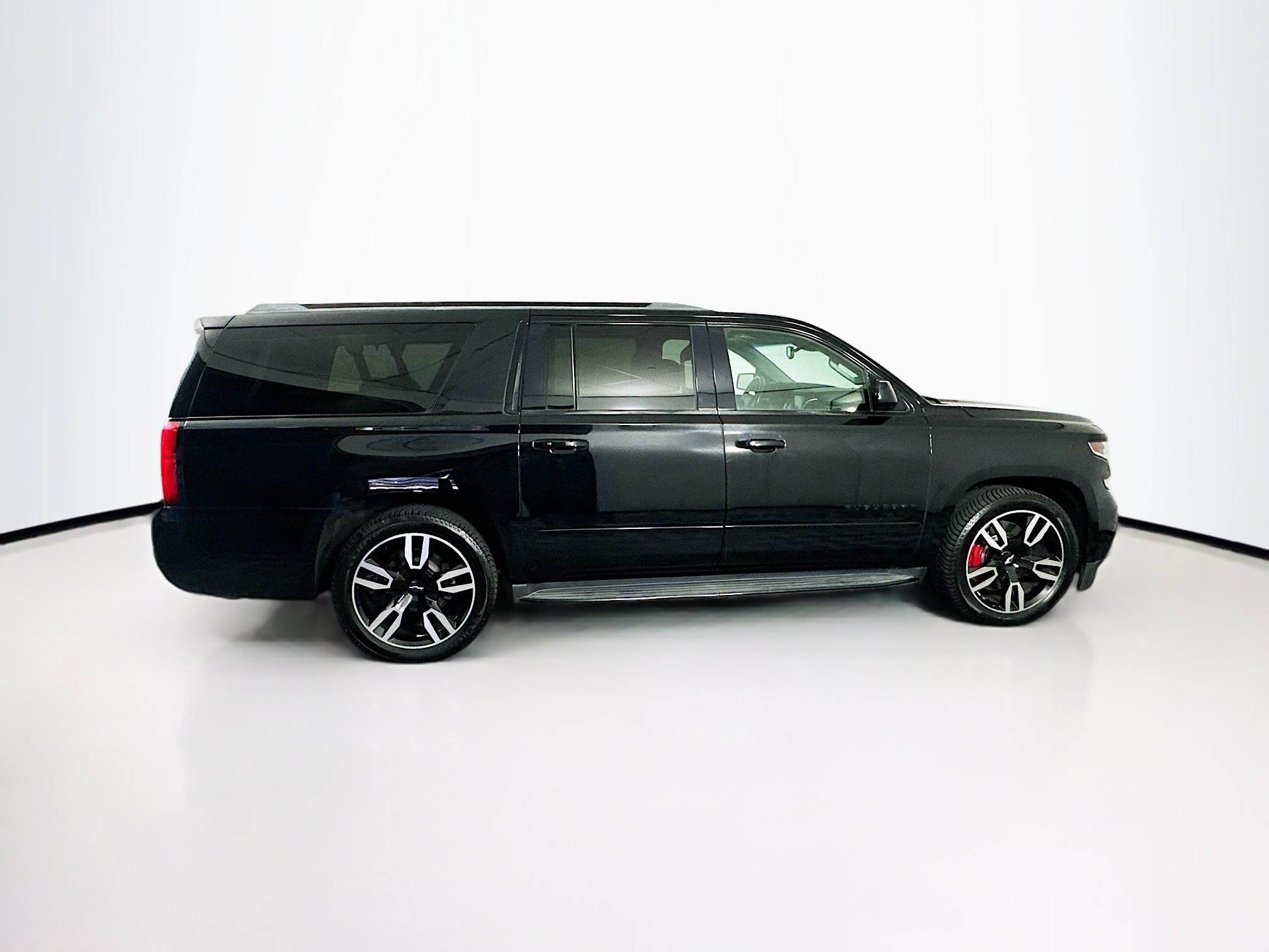Used 2019 Chevrolet Suburban Premier w/ RST 6.2L Performance Edition AWD/4WD image 10