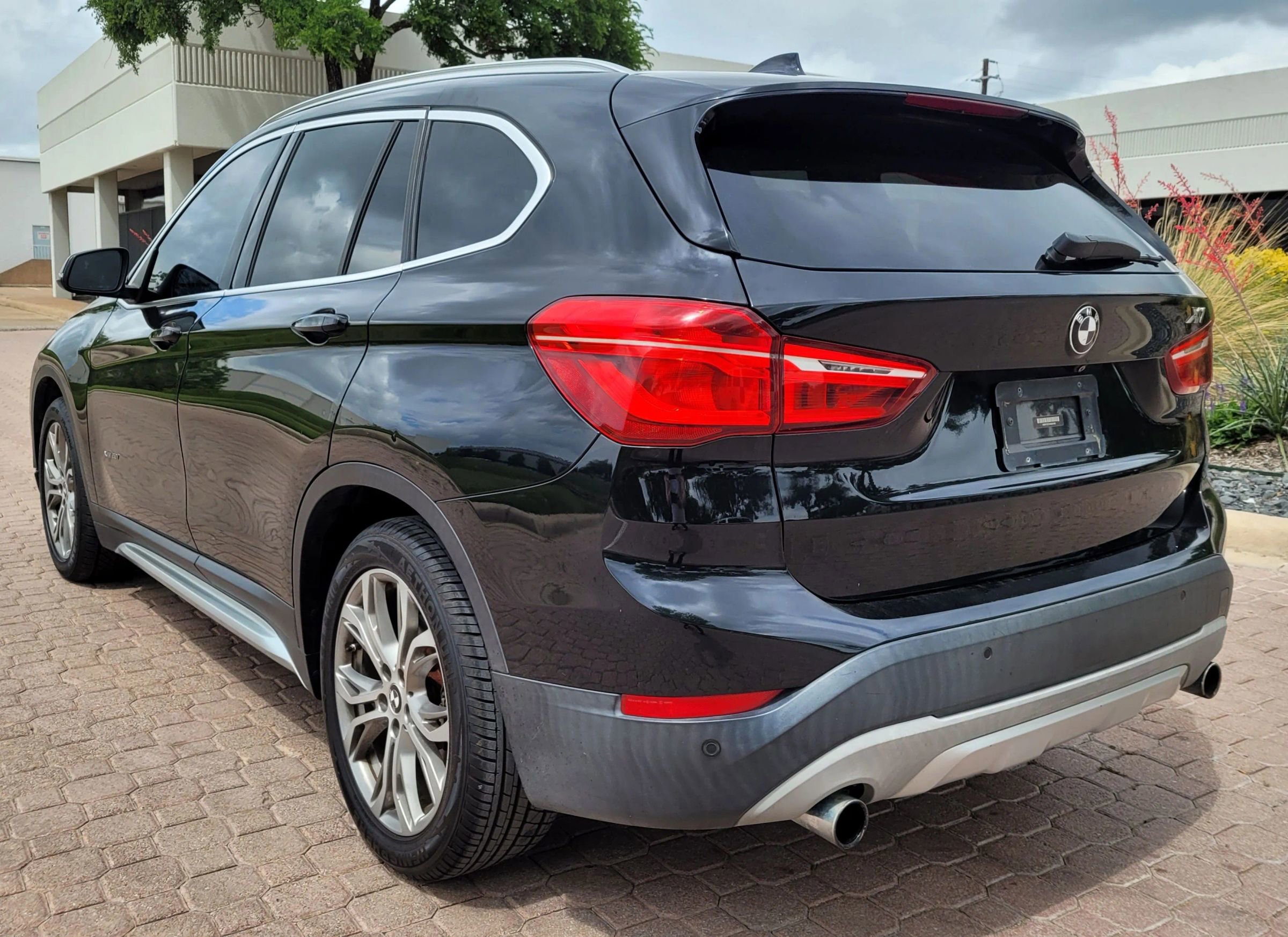 Used 2017 BMW X1 xDrive28i image 6