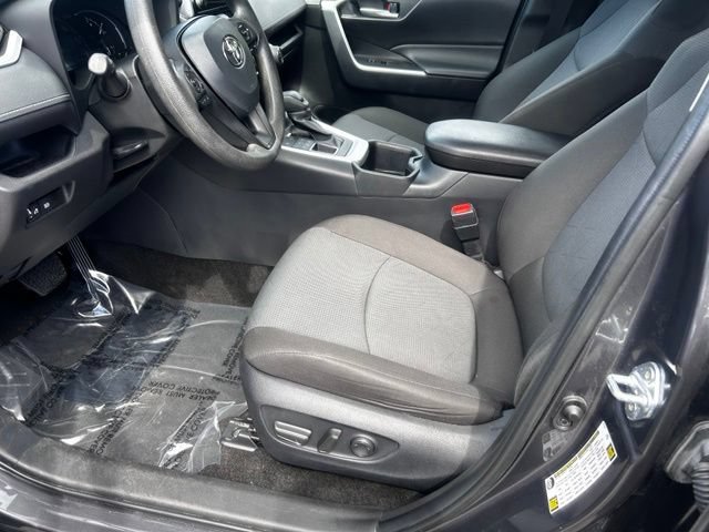Used 2025 Toyota RAV4 XLE AWD/4WD image 9
