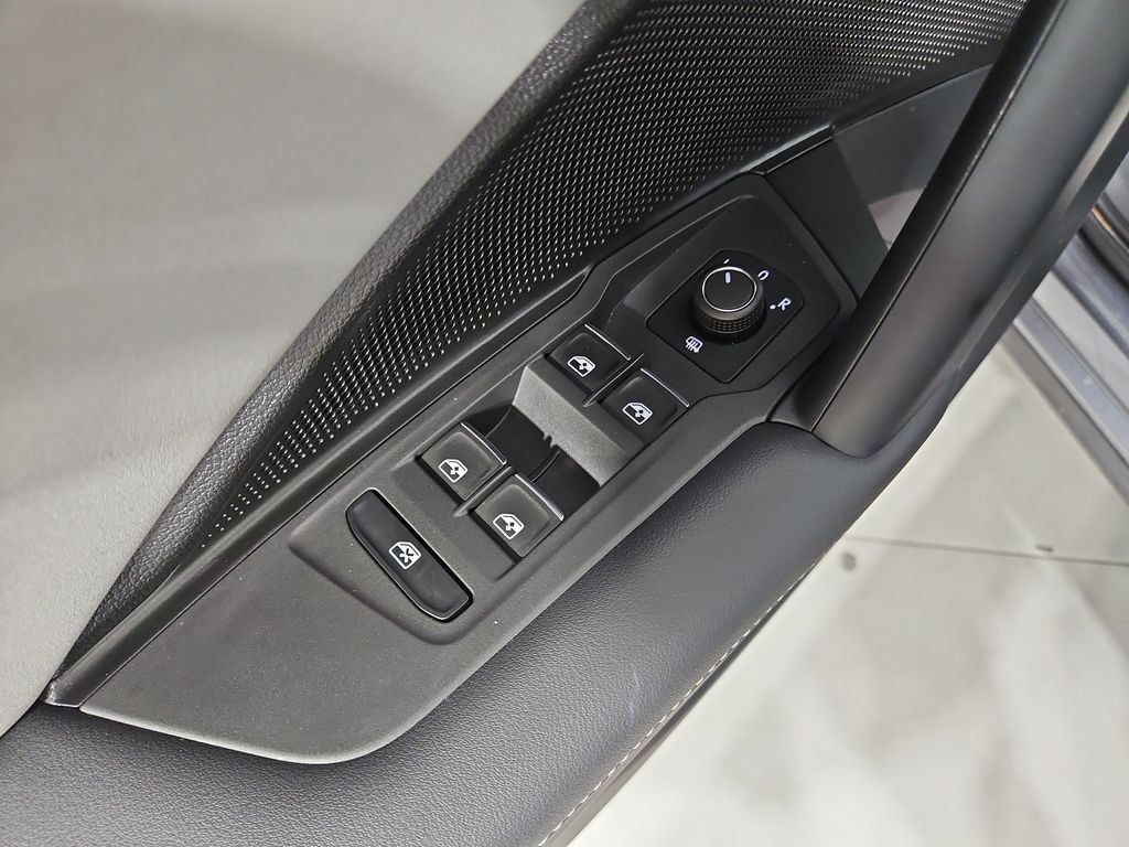 Certified 2025 Volkswagen Tiguan SE R-Line AWD/4WD image 14