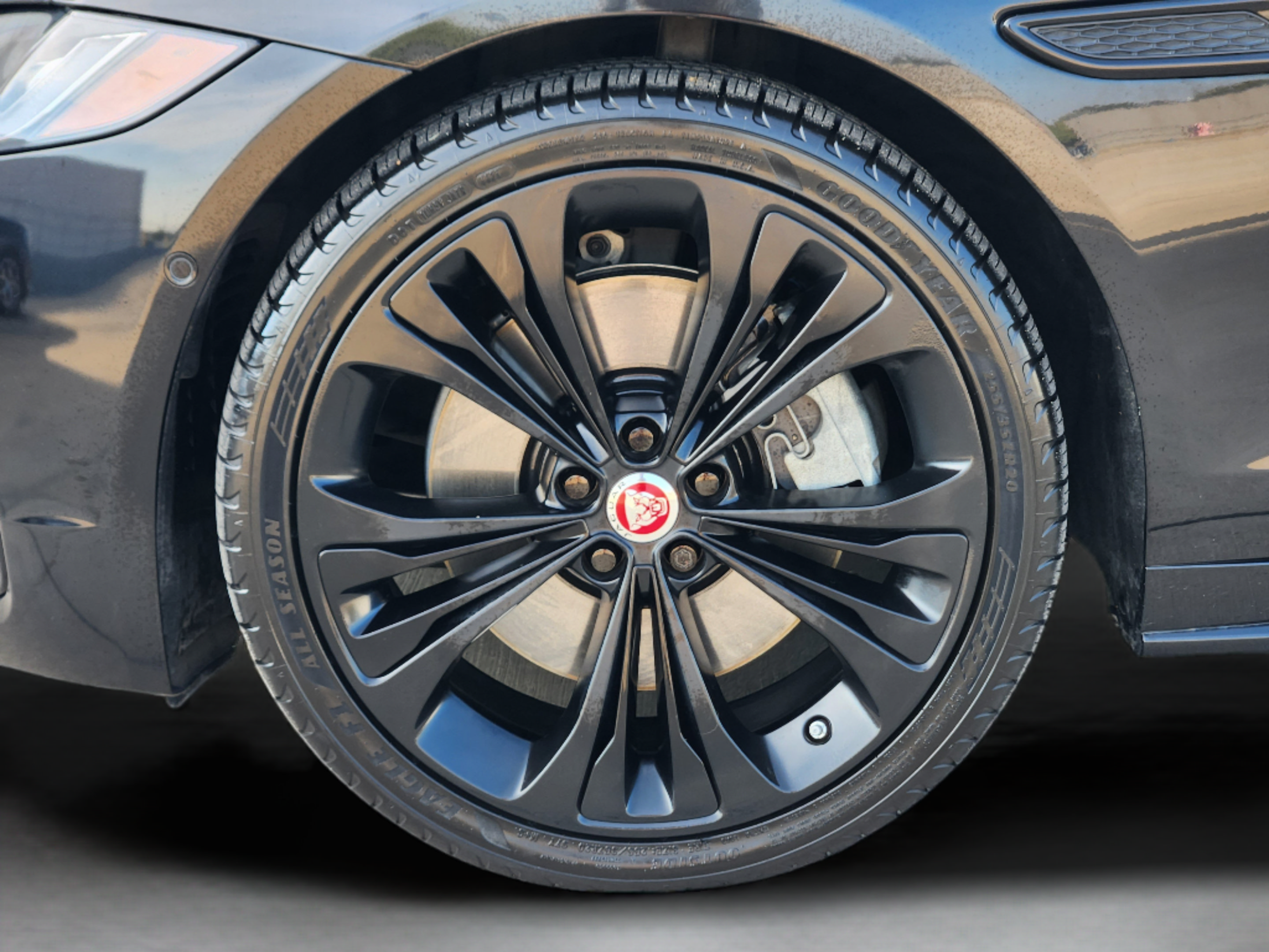 Used 2021 Jaguar XF R-Dynamic SE AWD/4WD image 9