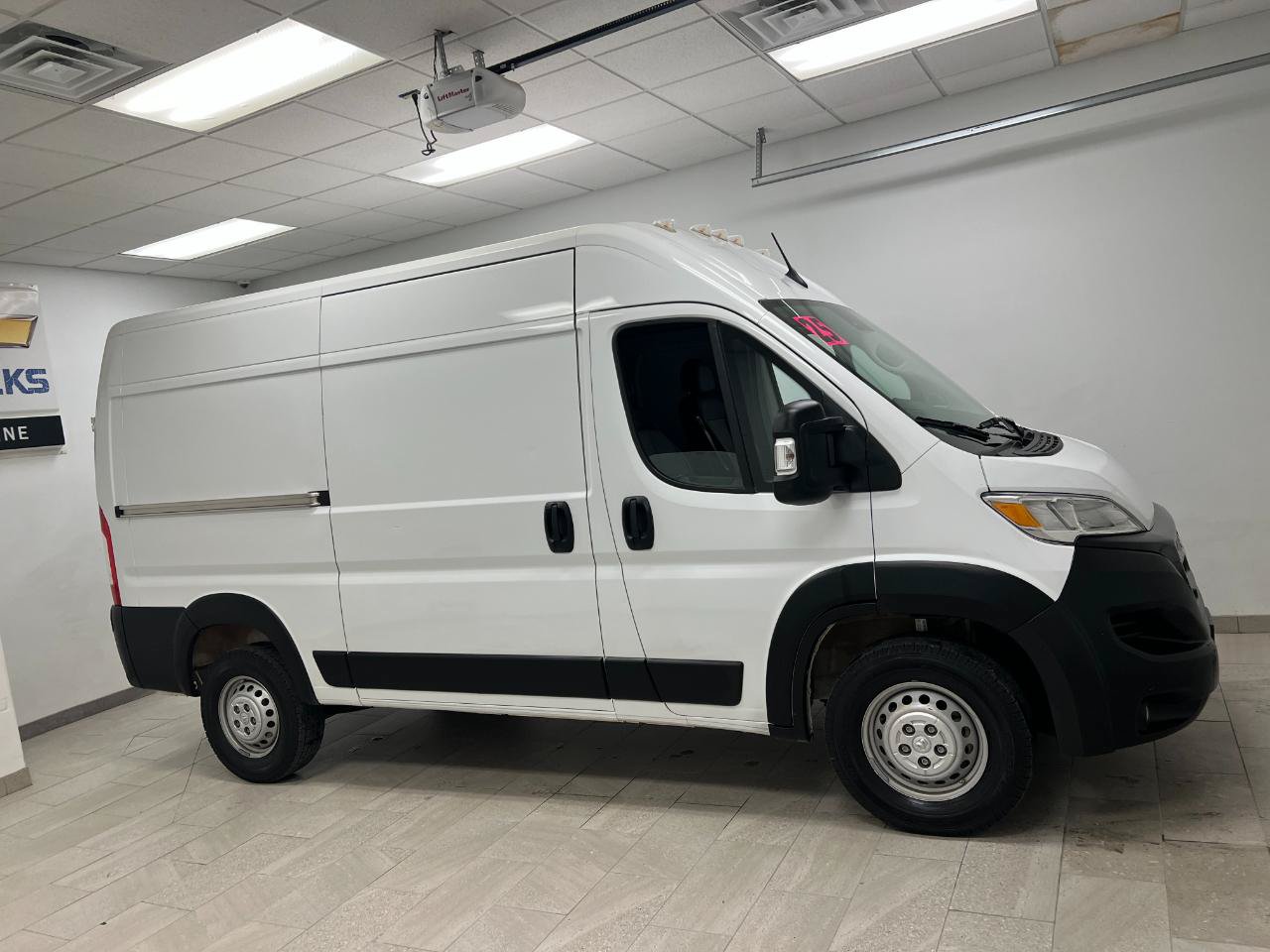 Used 2025 RAM ProMaster 2500 w/ Convenience Group FWD image 10