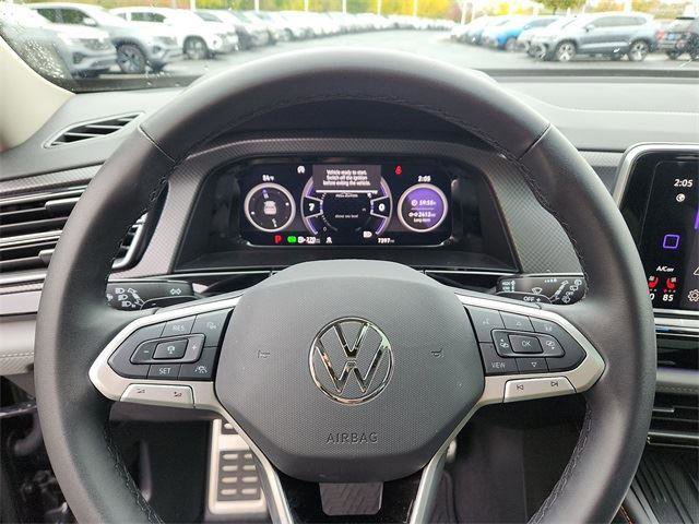 Certified 2025 Volkswagen Atlas Peak Edition SE image 18