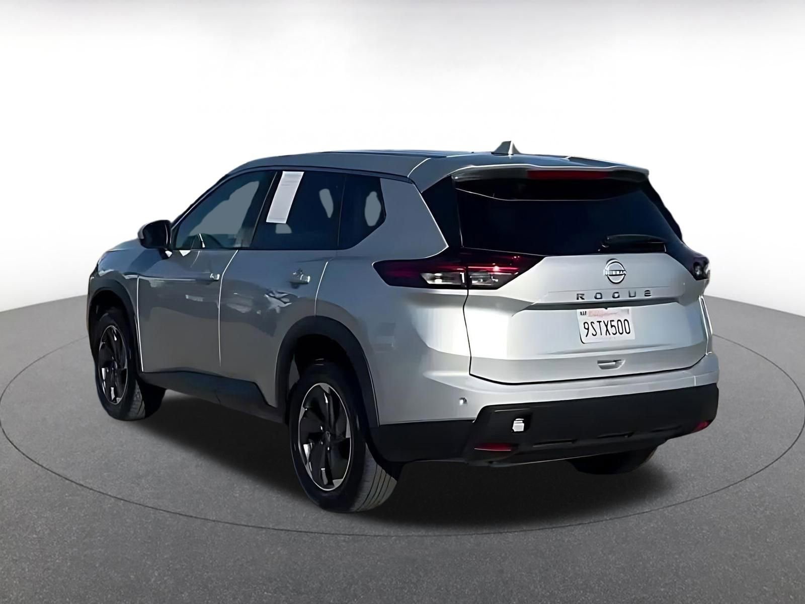 Used 2025 Nissan Rogue SV image 11