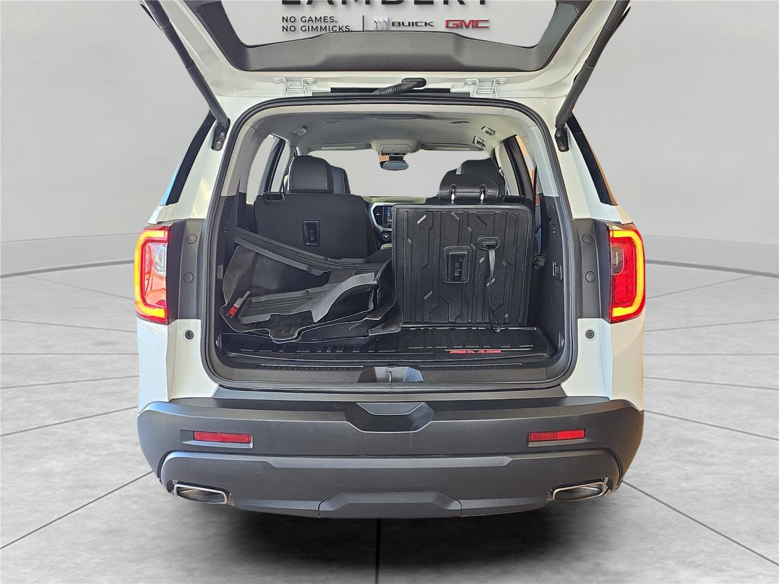 Used 2023 GMC Acadia SLT w/ Elevation Edition image 30