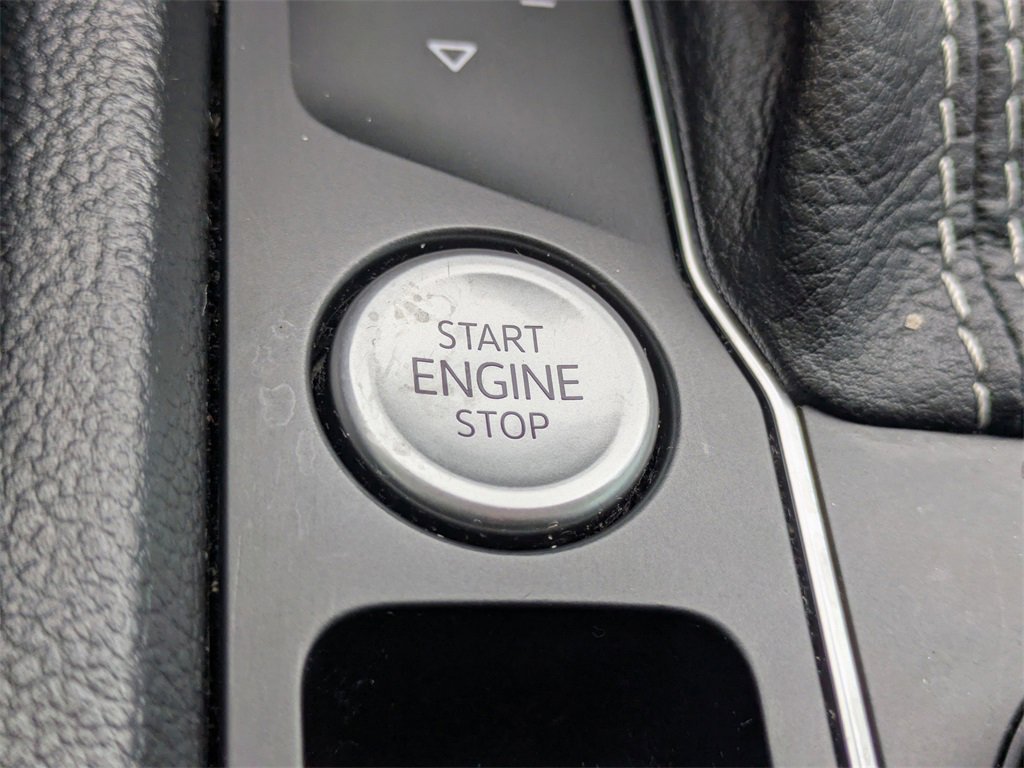 Certified 2023 Volkswagen Atlas SEL R-Line image 29