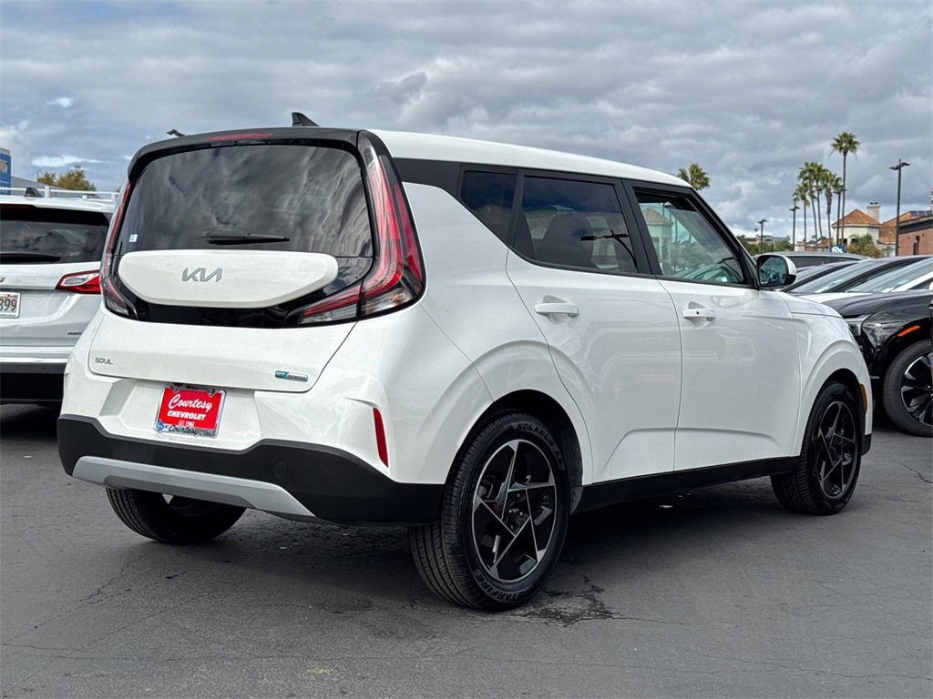 Used 2023 Kia Soul EX image 12