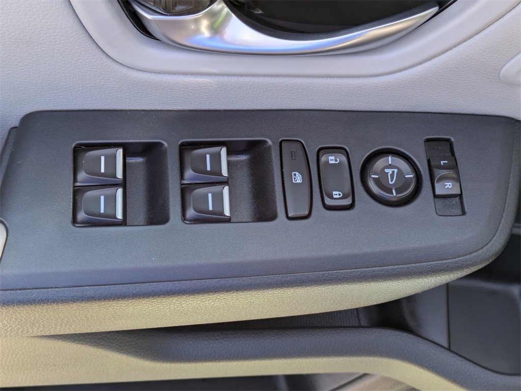 Used 2025 Honda Pilot EX-L image 11