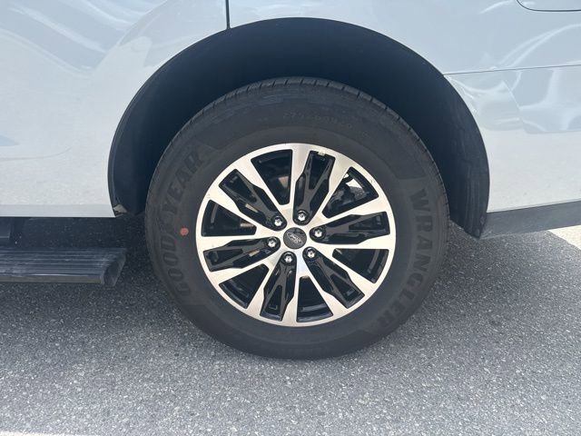 Used 2025 Ford Expedition Platinum AWD/4WD image 16