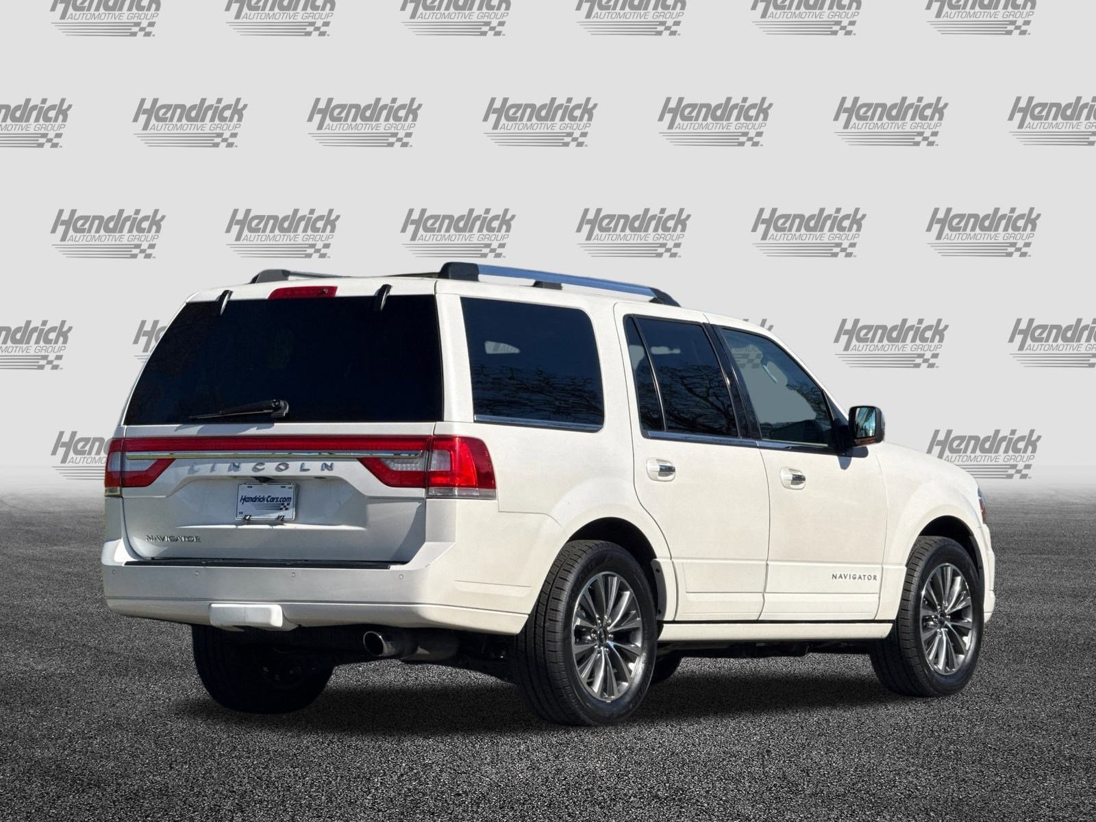 Used 2017 Lincoln Navigator Select image 5