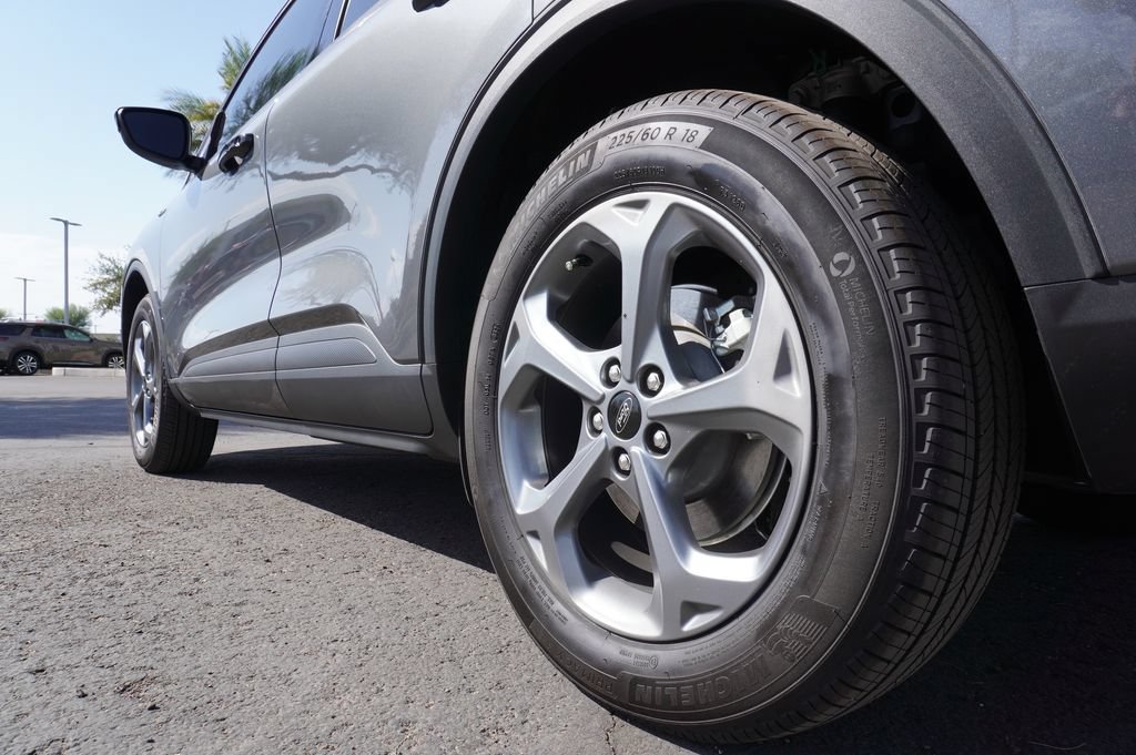 Used 2025 Ford Escape ST-Line w/ Equipment Group 301A FWD image 6