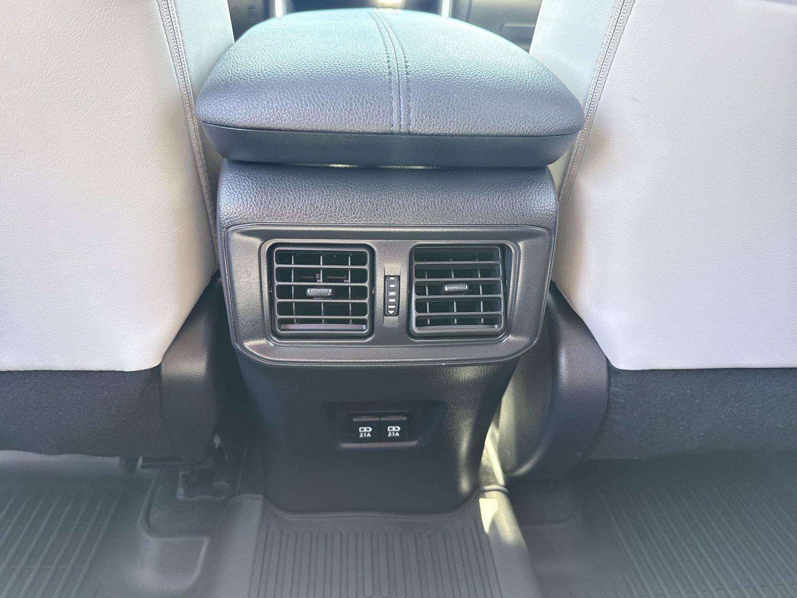 Used 2020 Toyota RAV4 Limited AWD/4WD image 22