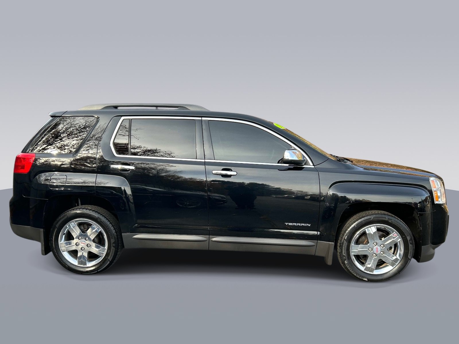 Used 2013 GMC Terrain SLE w/ Chrome and Technology Package AWD/4WD image 2