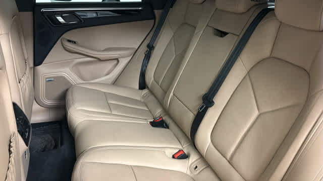 Used 2022 Porsche Macan AWD/4WD image 29