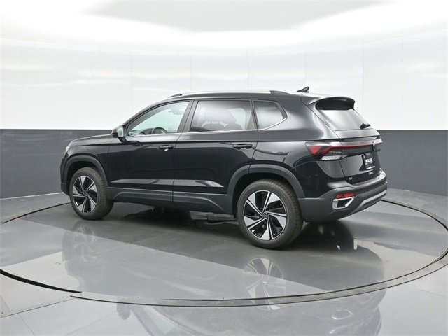 New 2026 Volkswagen Taos SE image 5