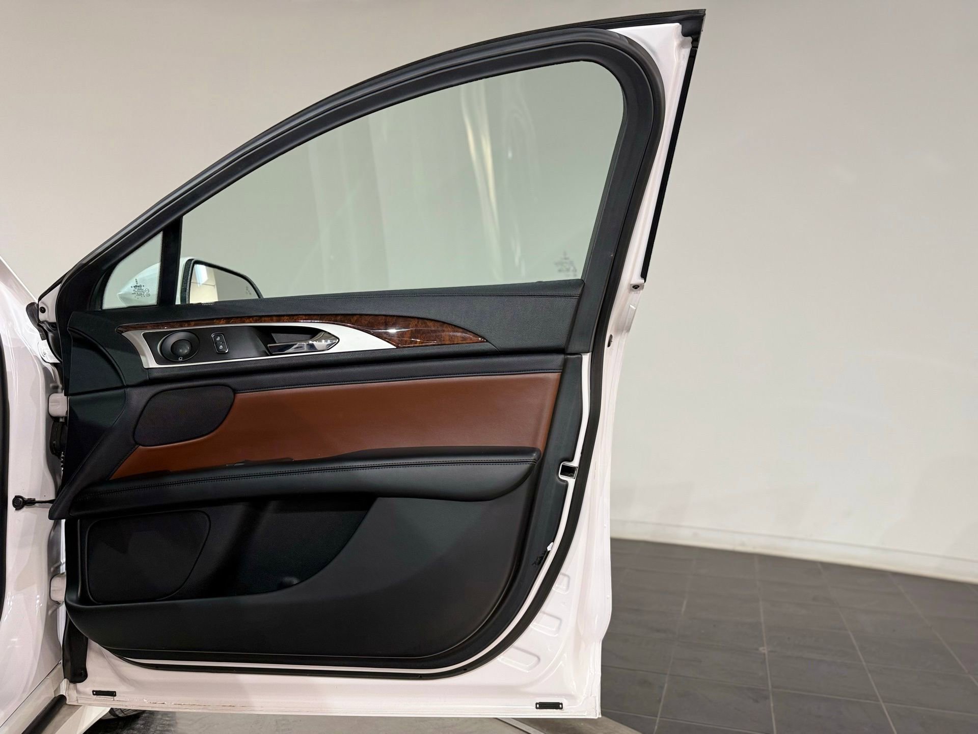 Used 2020 Lincoln MKZ Reserve w/ Monochromatic Package image 24